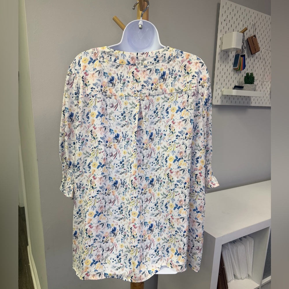 NWT Jones & Co Floral V-Neck Women's Top Size 3X - Picture 3 of 5